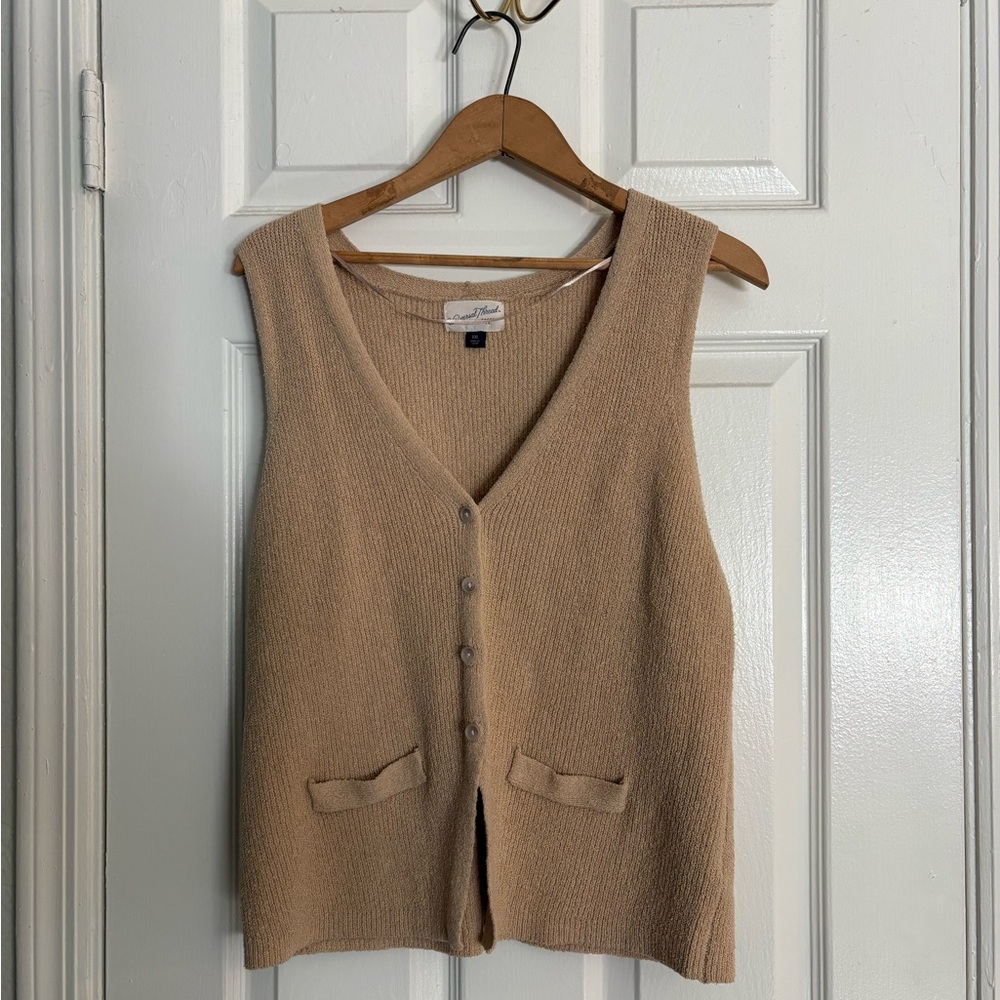 Women’s front button vest - universal thread